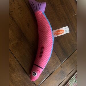 Brand newPink and Blue Fish cat toy with bell abd catnip inside . Must have !